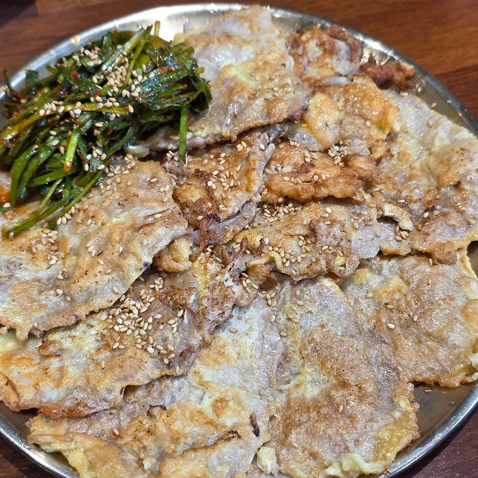 A plate of yukjeon with thick cuts of meat
