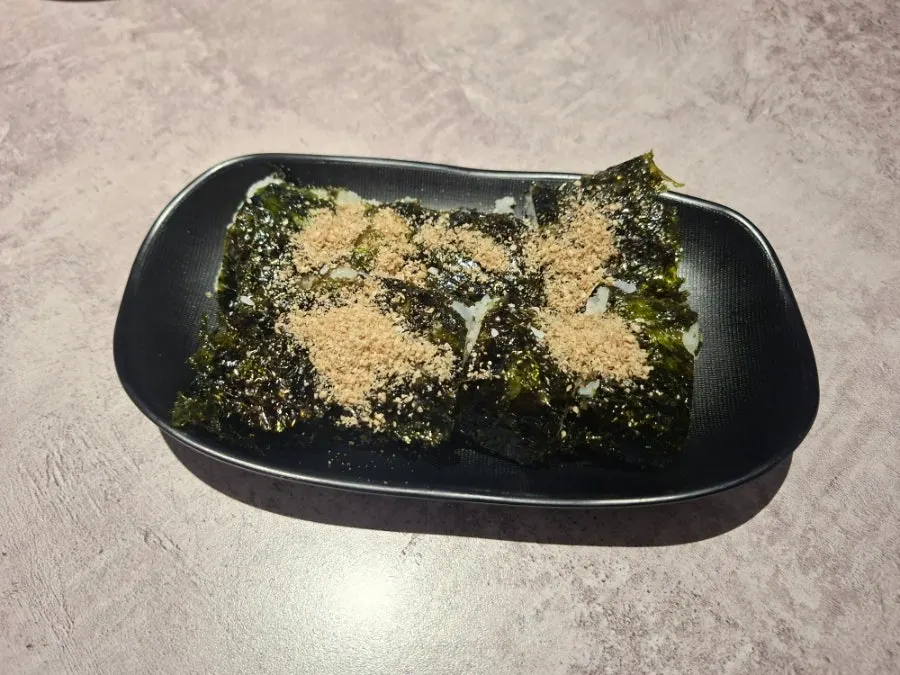 Crabmeat and salt gimbap combination