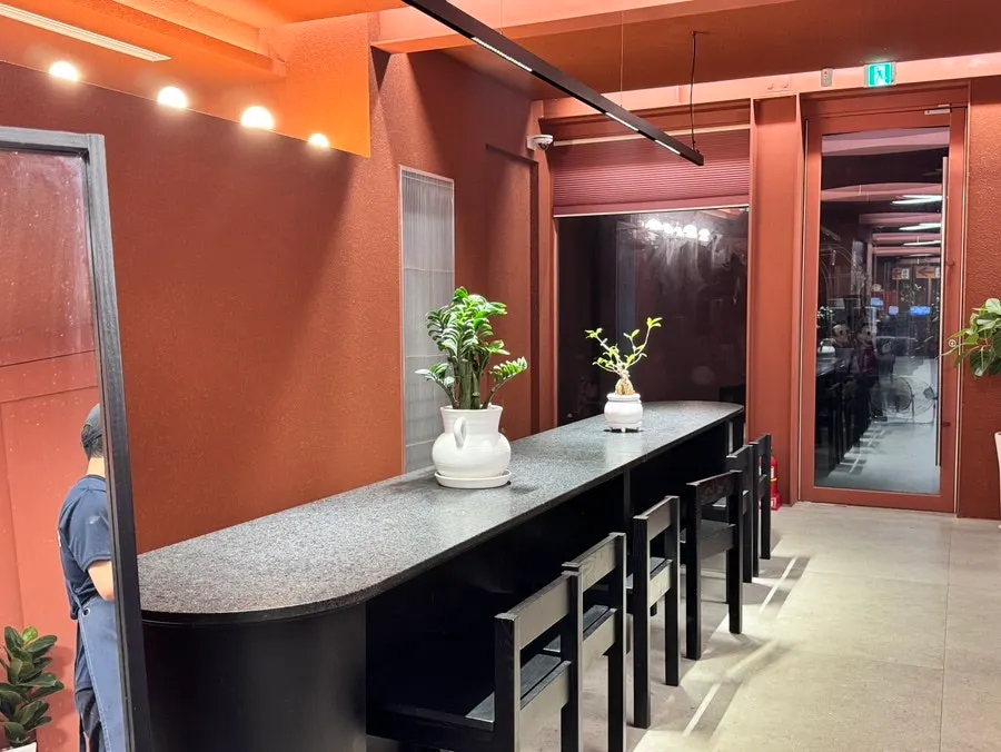 Lối vào và khu ghế café của Deojinji Resom Baegun