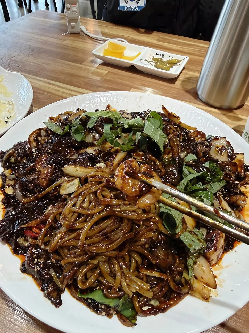 Grilled onion picked up together with noodles