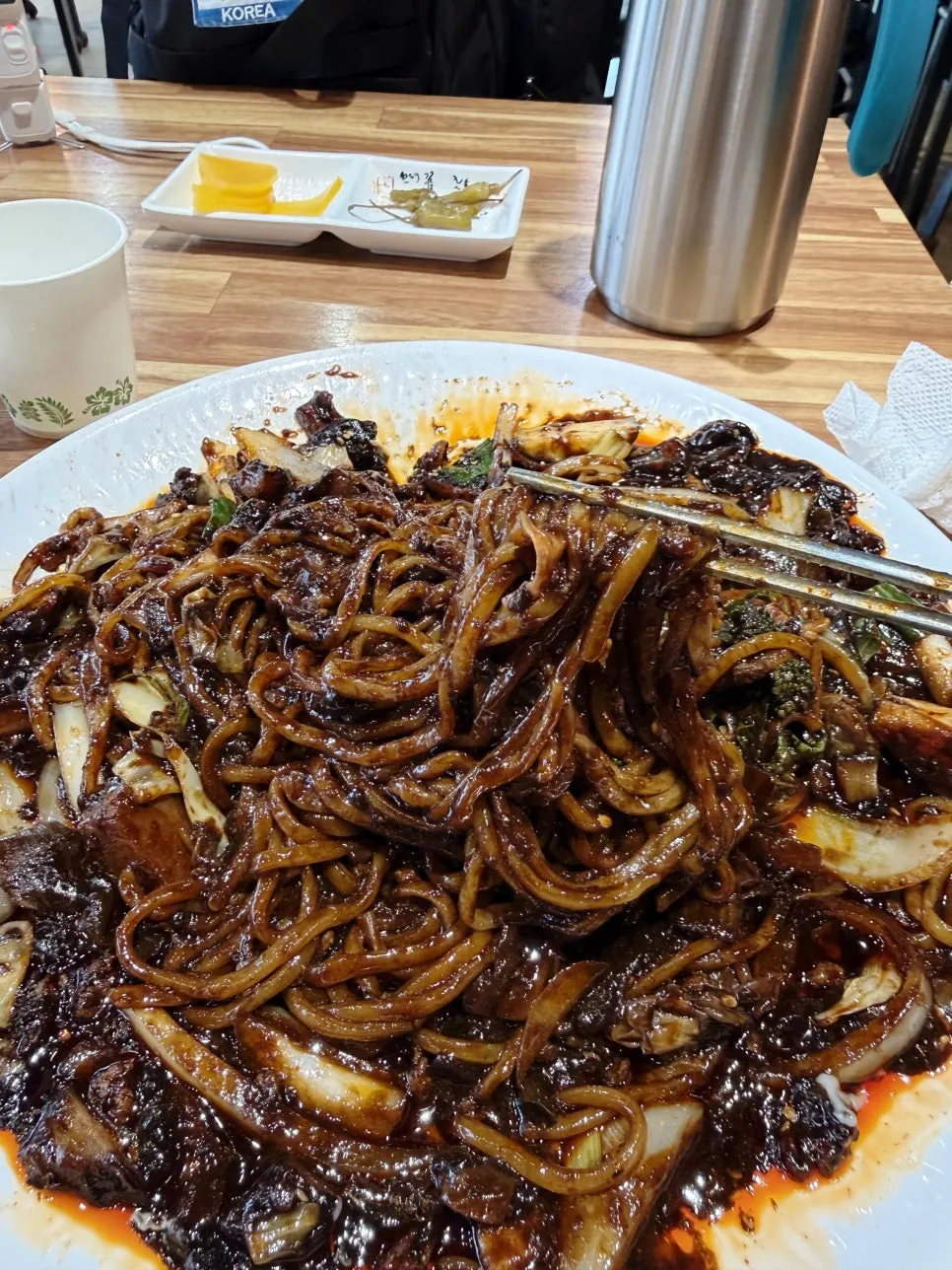Shrimp and seafood inside the tray jjajang