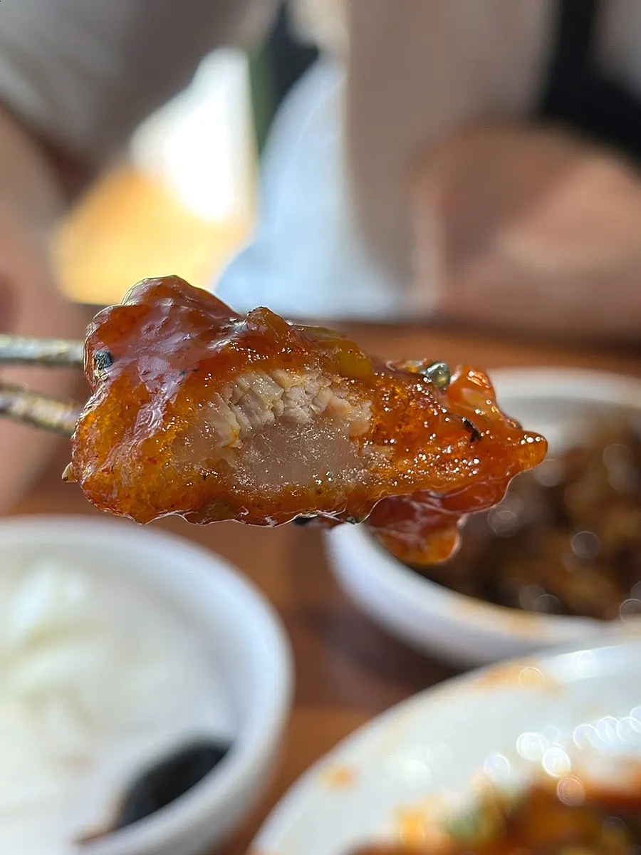 Crispy tangsuyuk with sweet-spicy sauce