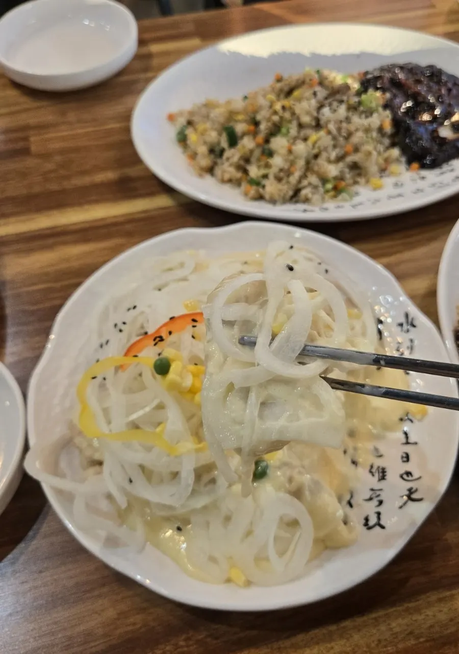크림소스를 입힌 바삭한 안심 탕수육