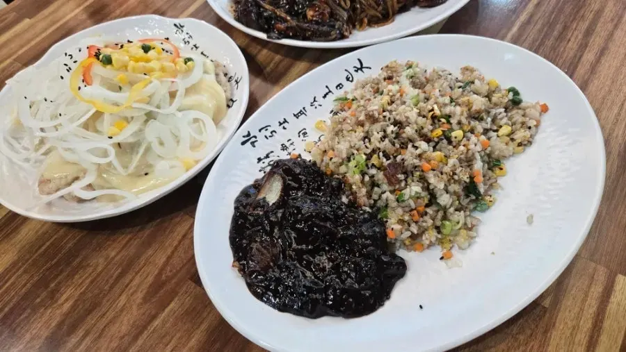 짬뽕 국물이 함께 나온 볶음밥