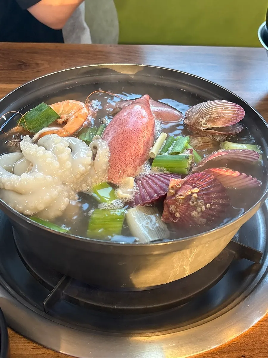 맑은 국물 해물칼국수 냄비 한상