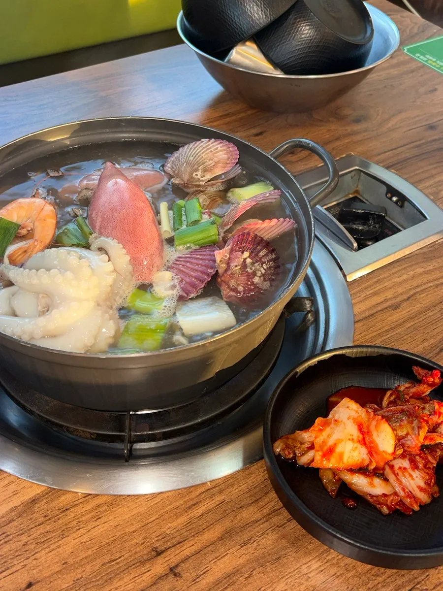 제담칼국수 향남점 칼국수와 김치