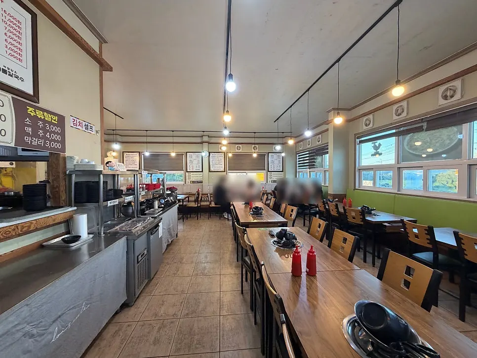 Bustling second-floor dining room at Jedam Kalguksu Hyangnam Branch