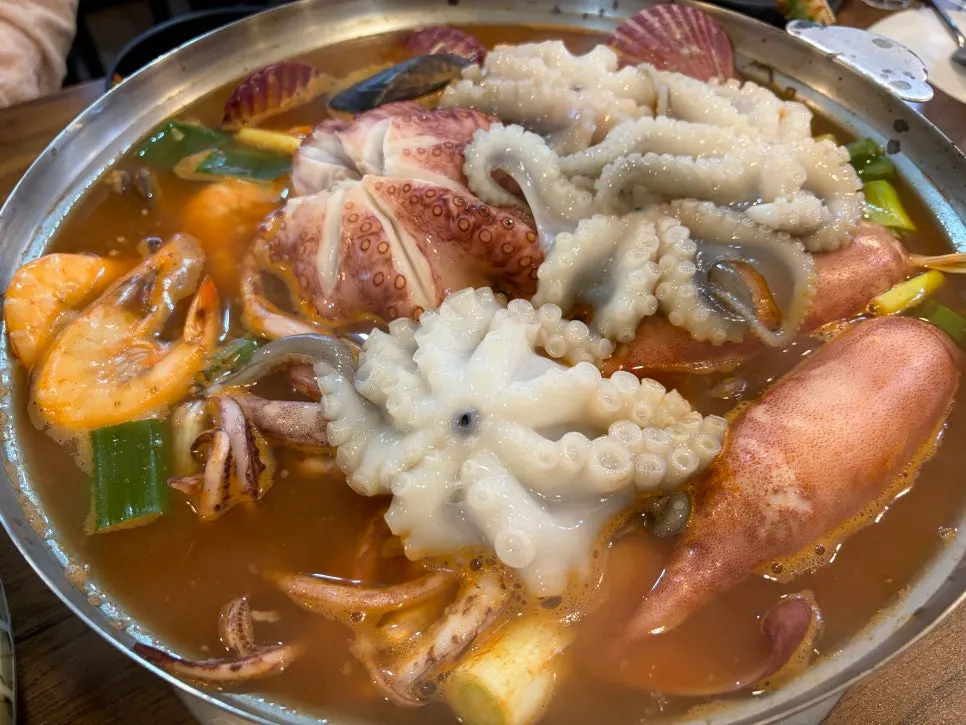 Delivery information posted at Jedam Kalguksu Hyangnam Branch