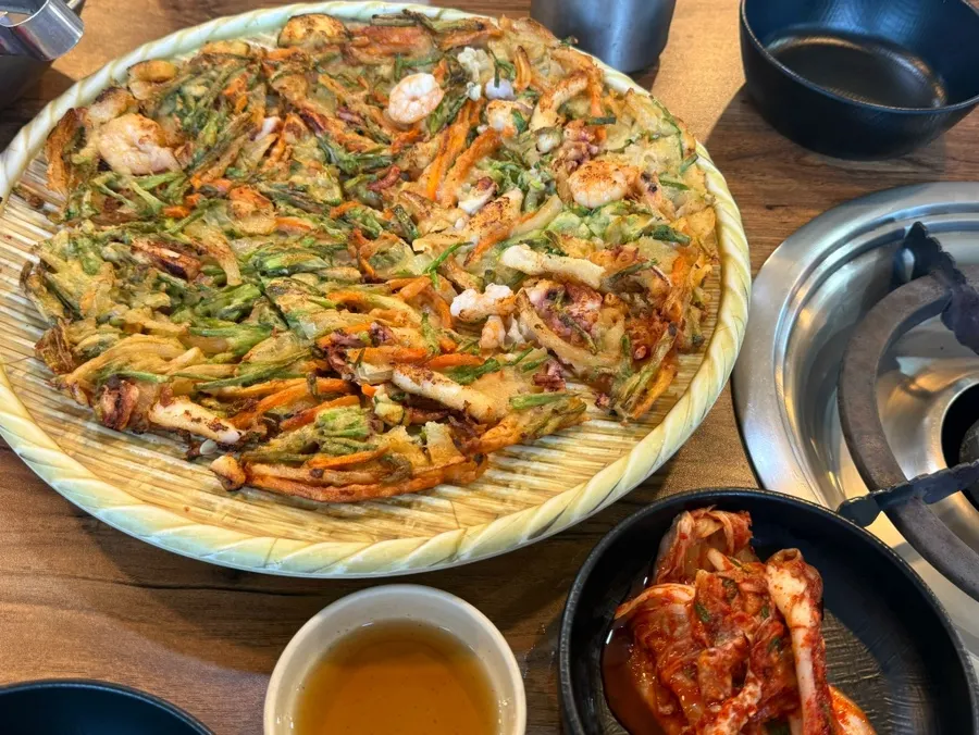 세트 A 해물칼국수와 해물파전 상차림