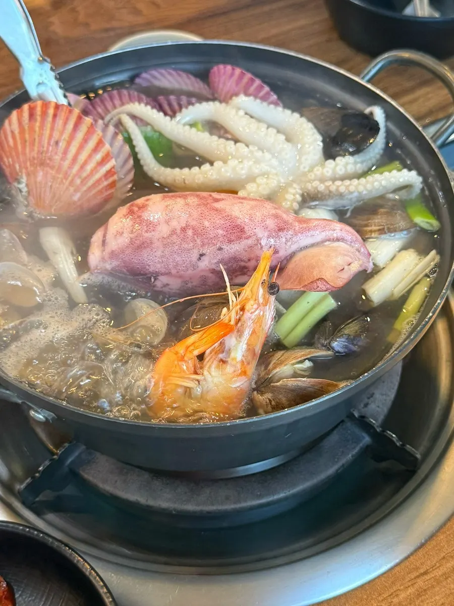 맑은 육수 해물칼국수 냄비