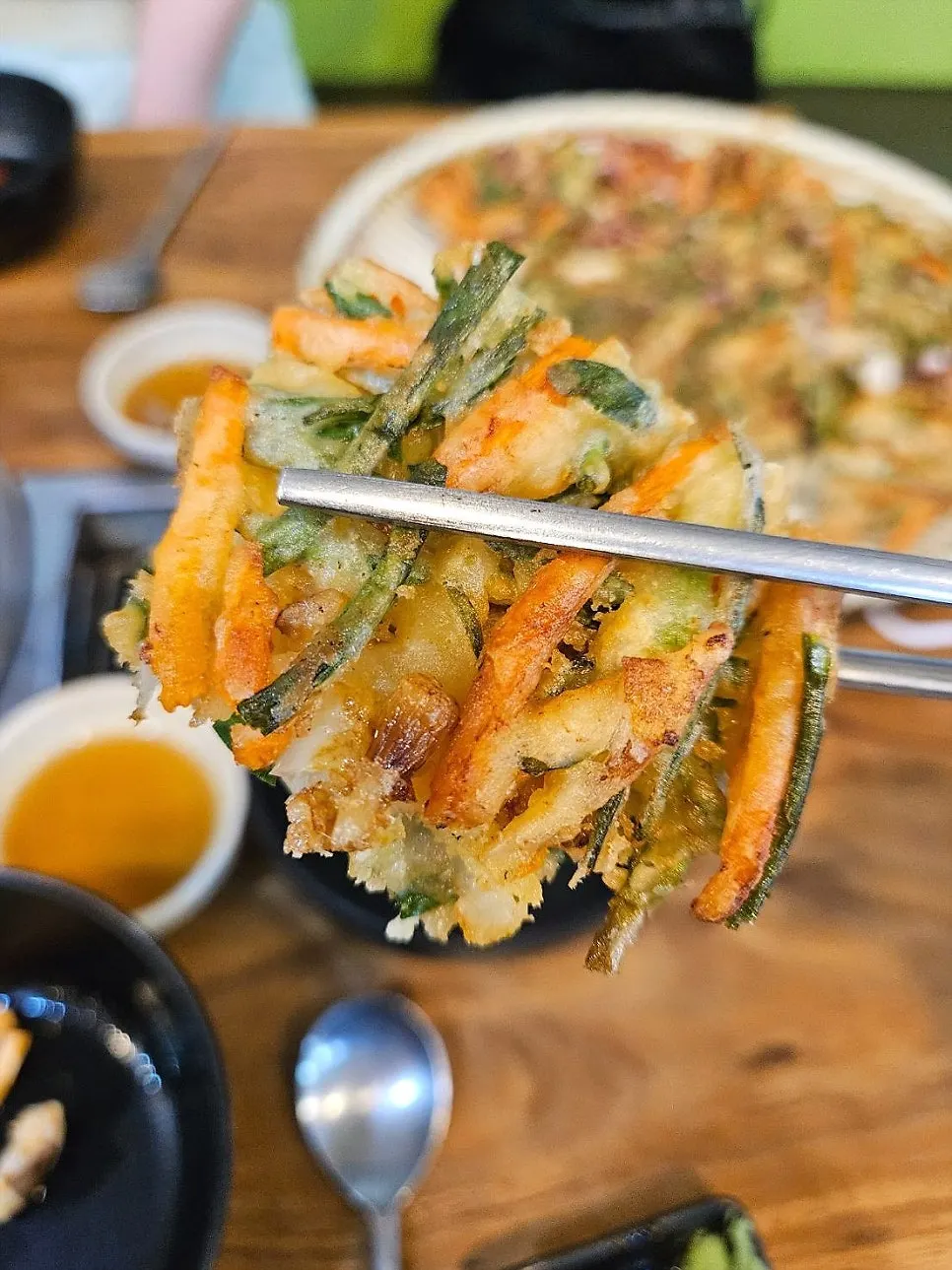Cross-section of the crispy-fried giant seafood pancake