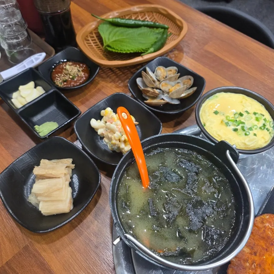 심도횟집 해산물 한 접시 클로즈업
