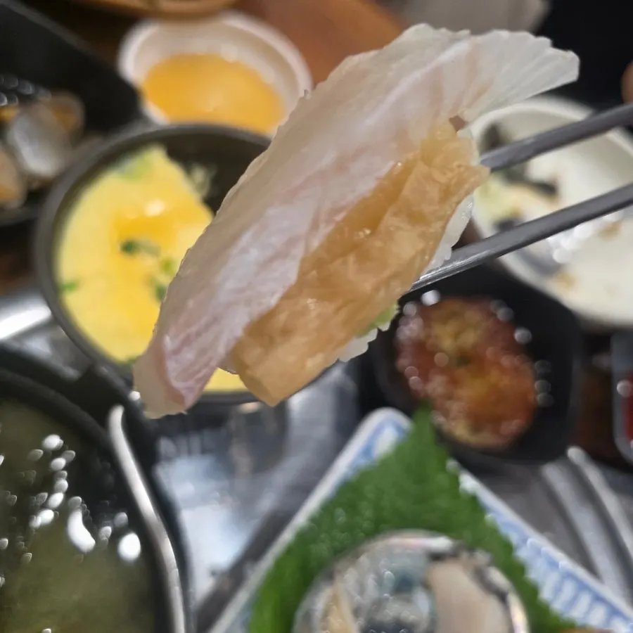 완성된 회 초밥 한 점