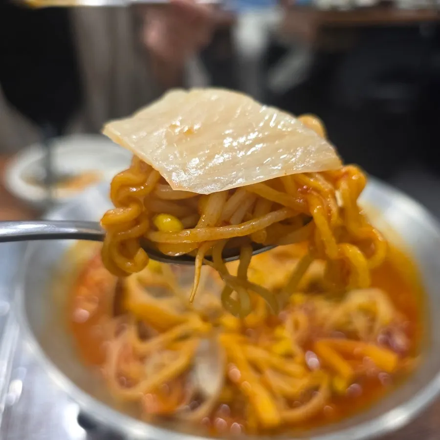 김가루와 김치를 비빈 알밥