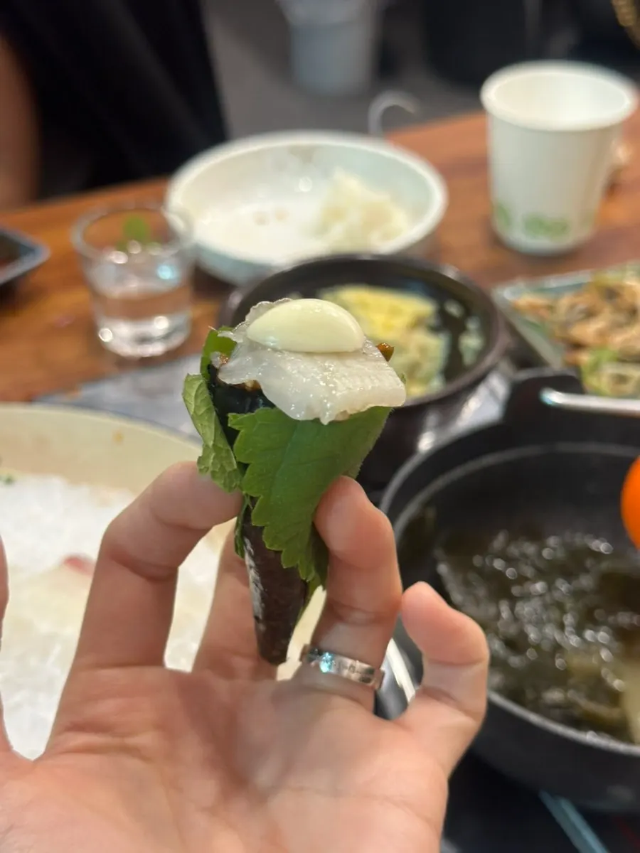 A bite with sashimi and gimmari