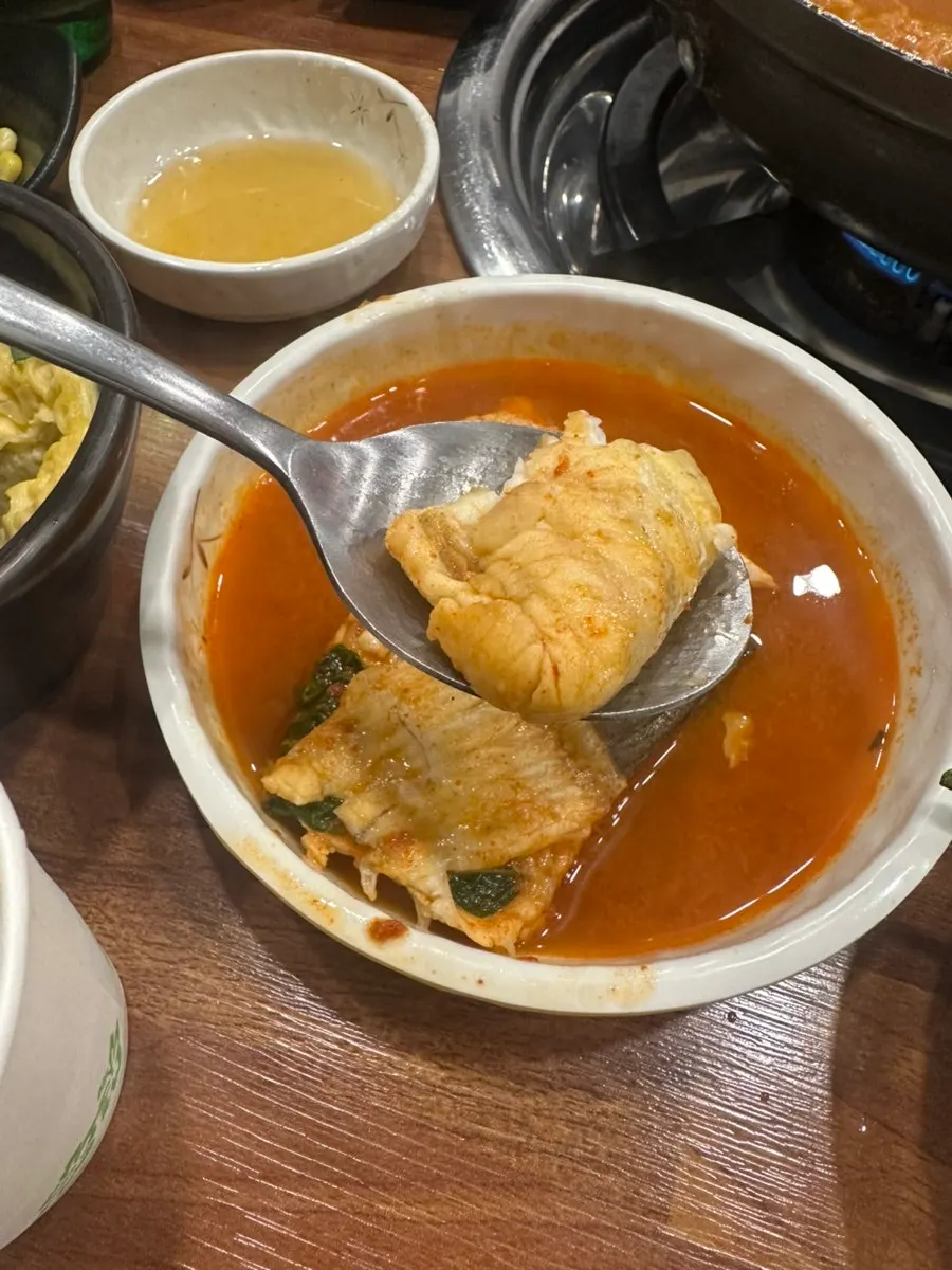세트에 포함된 푸짐한 매운탕