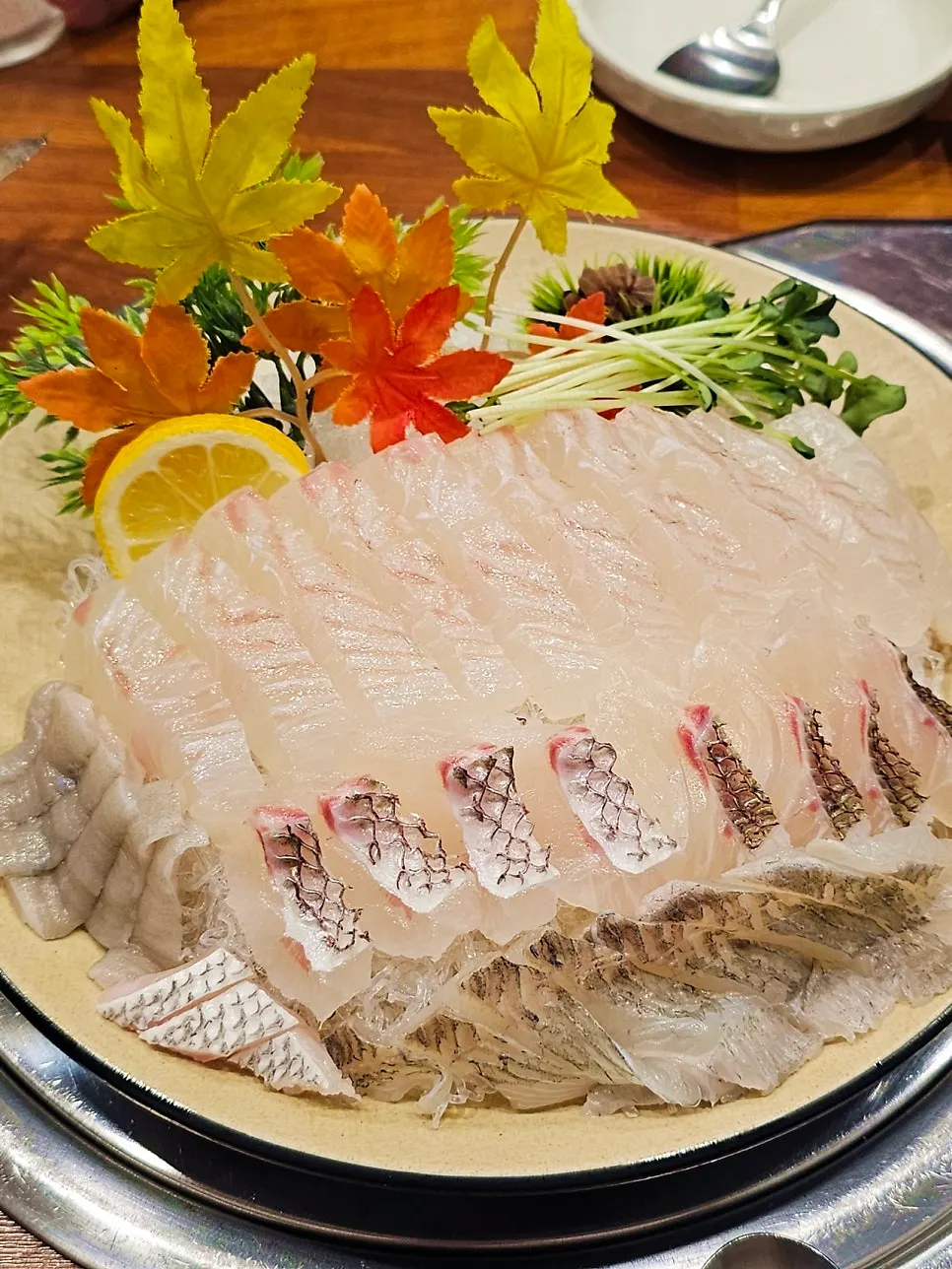 Assorted sashimi from the medium Simdo Set A