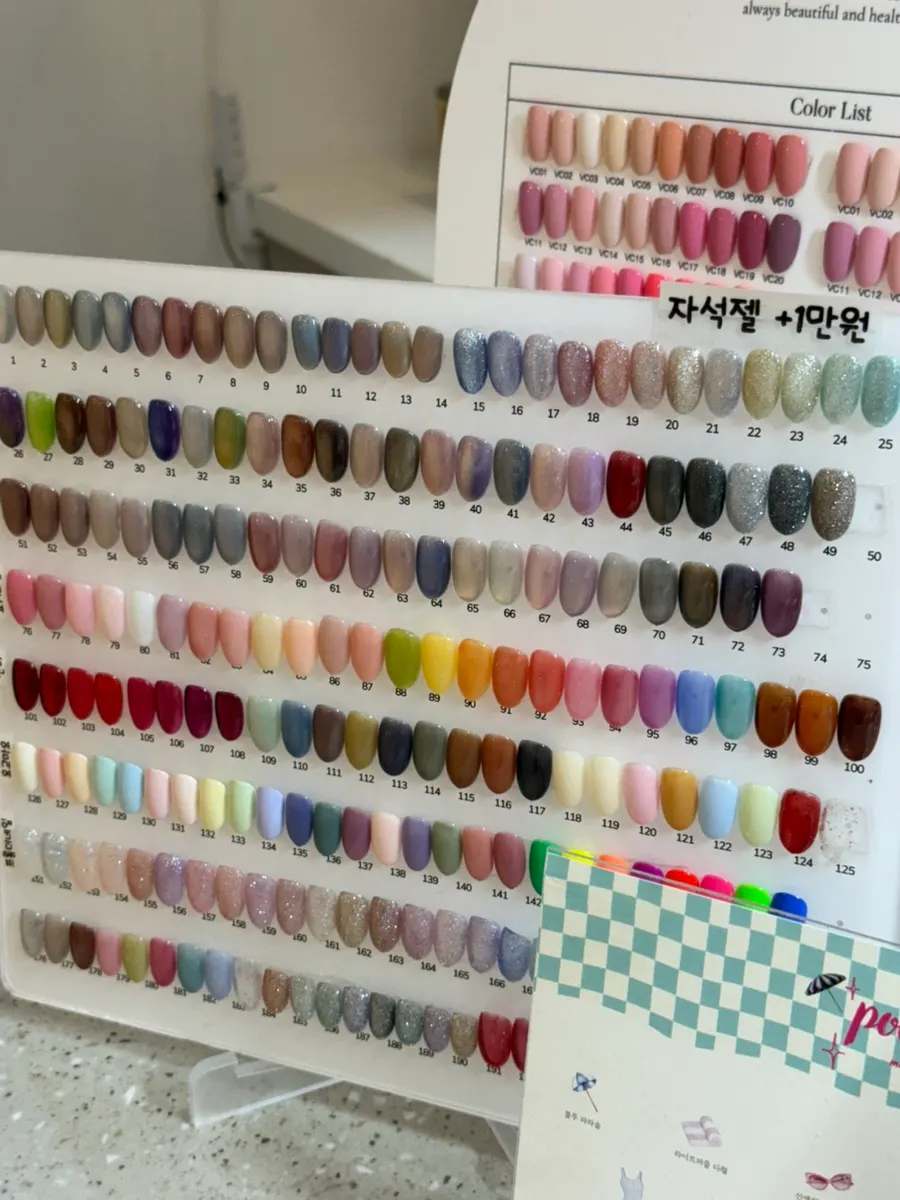 라운드 스퀘어로 잡은 네일 쉐입
