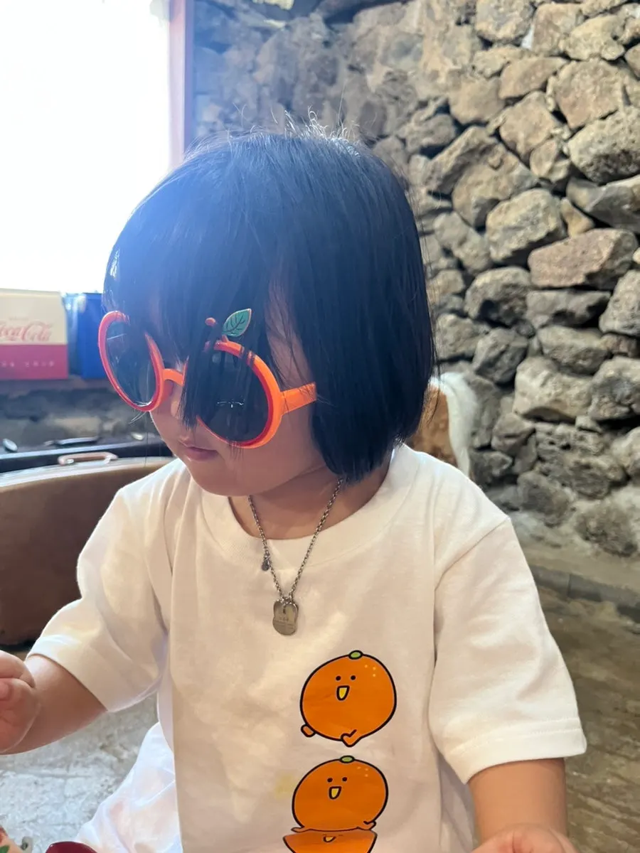 어음리 사진관 스튜디오 외관과 돌담