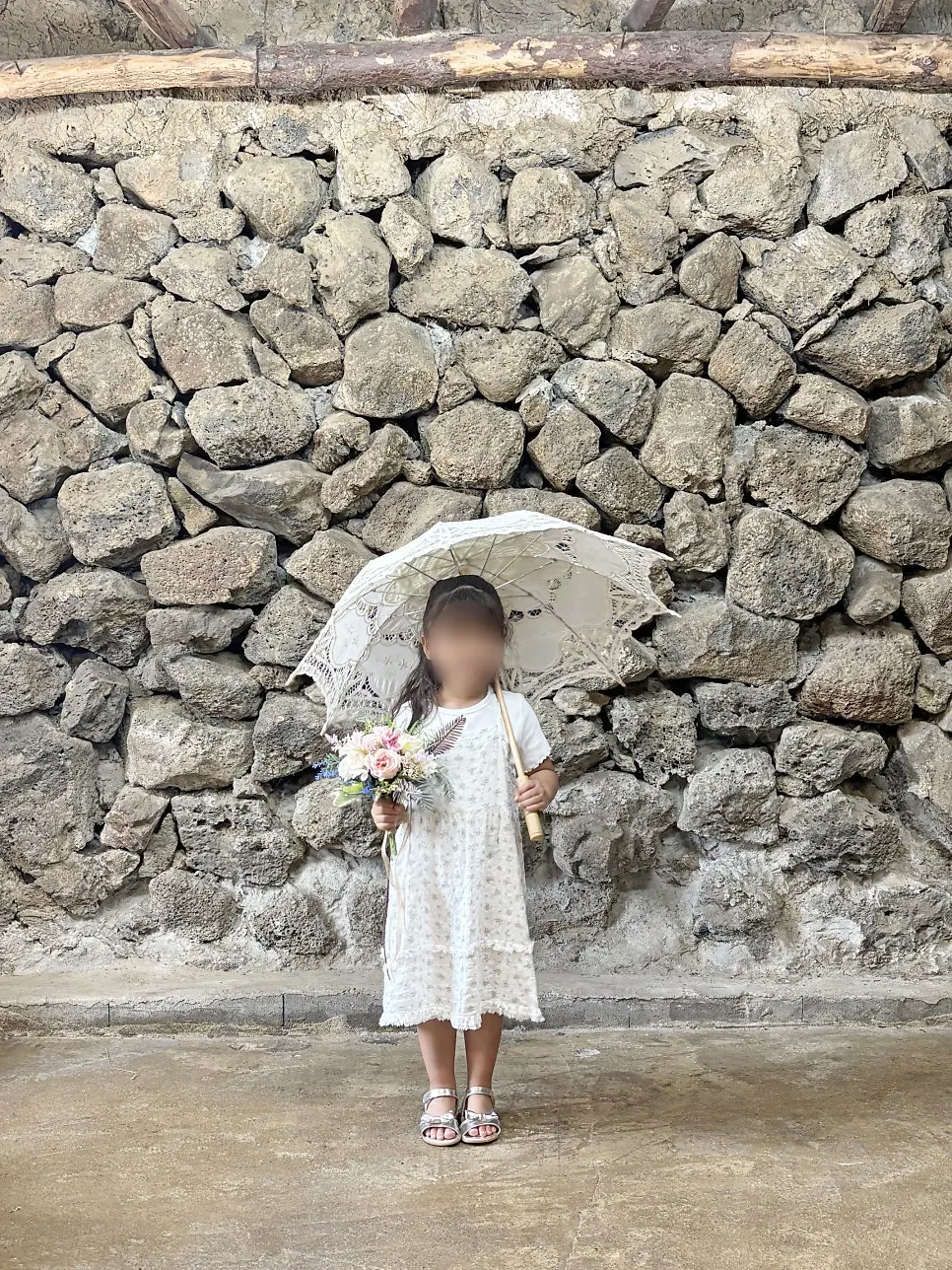 Self-shooting photo using props from Eoeum-ri Photo Studio