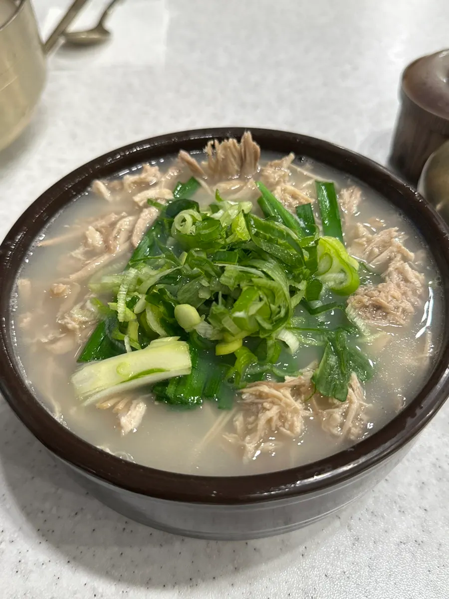 접시에 담아 온 밑반찬