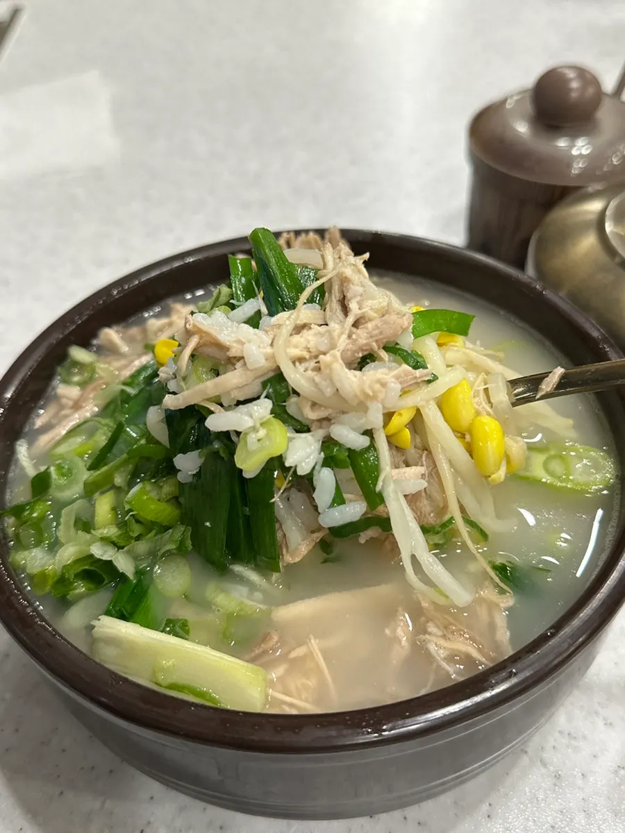 리필해 온 무말랭이 장아찌와 김치