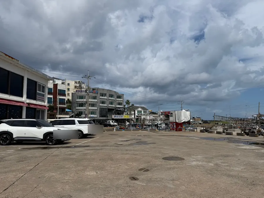 Parking lot in front of Mungaeomeong