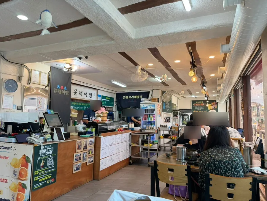 Seating inside Mungaeomeong