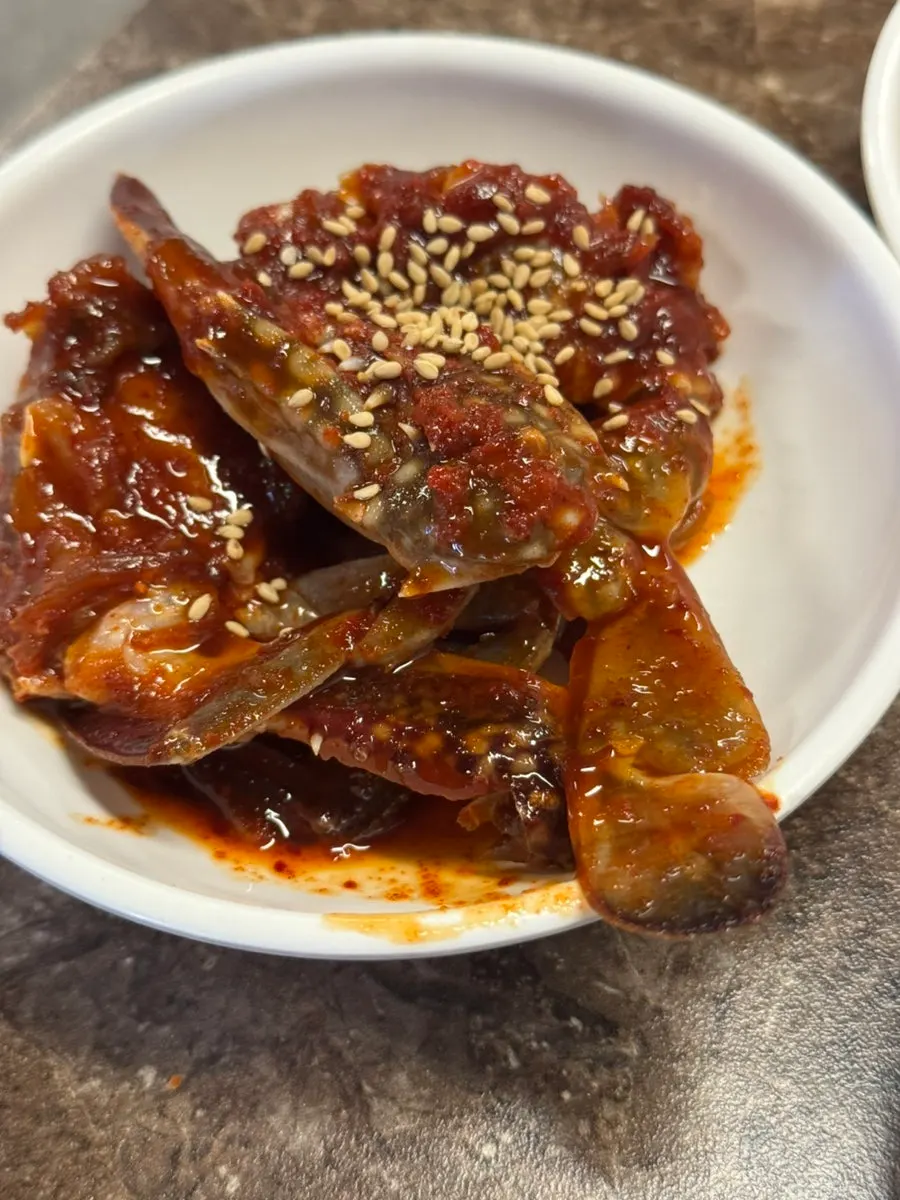 불판에 올린 두툼한 흑돼지