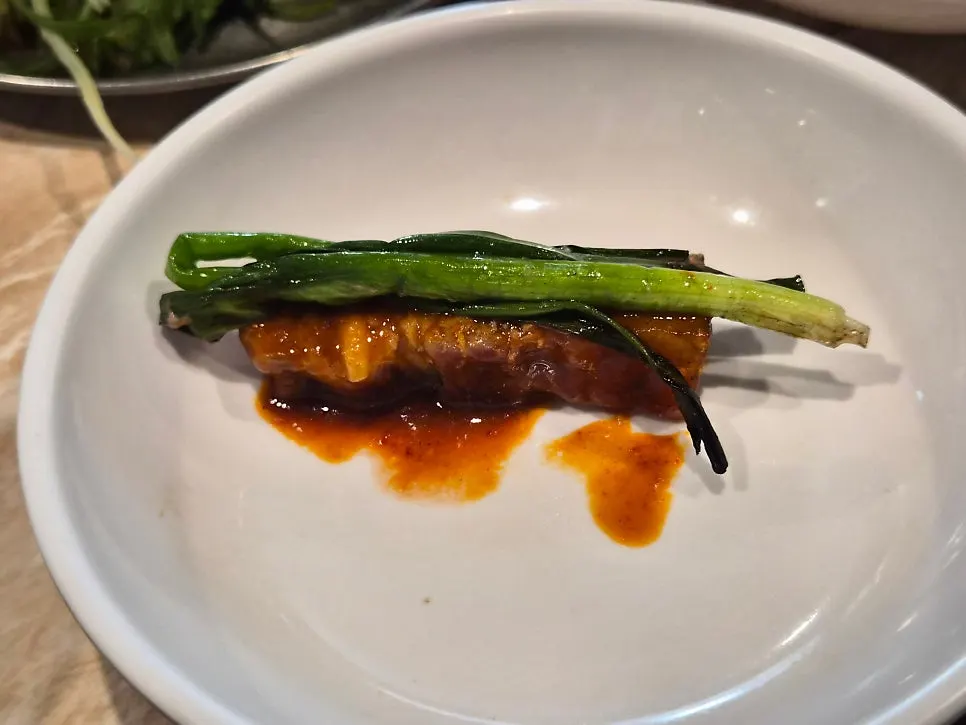 Grilled black pork paired with meljeot
