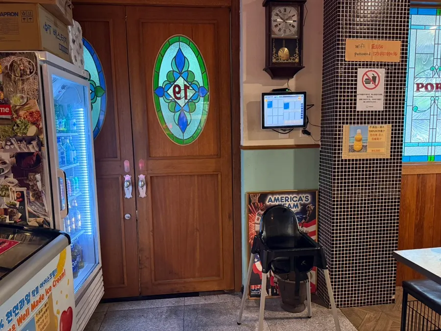 Inside Pork80 Jeju Airport Branch