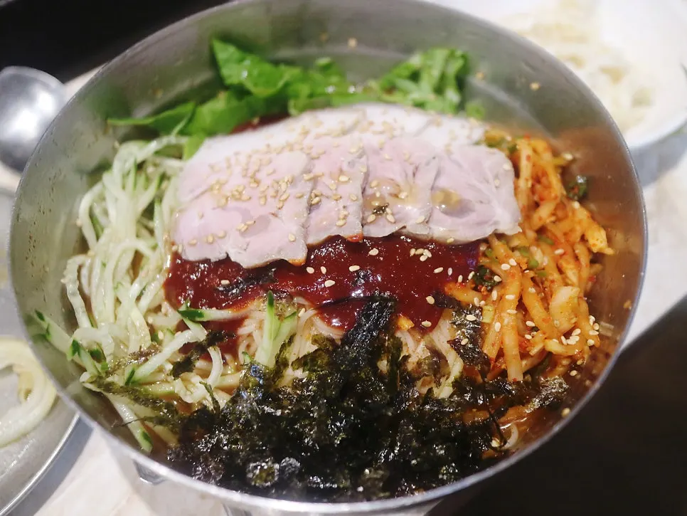 마무리로 주문한 비빔국수