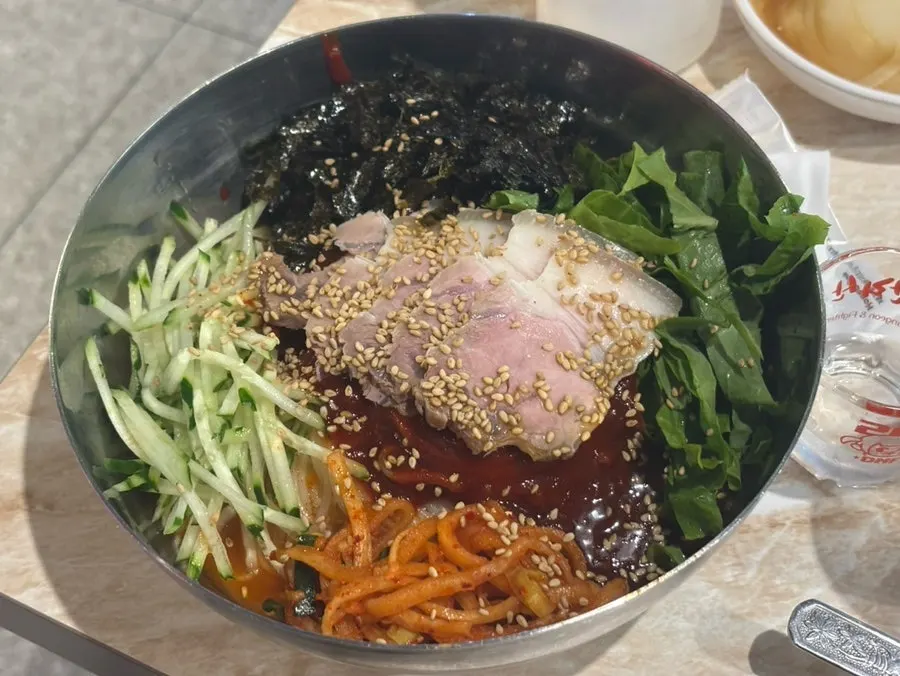 커다란 팬에 나온 김치볶음밥 양