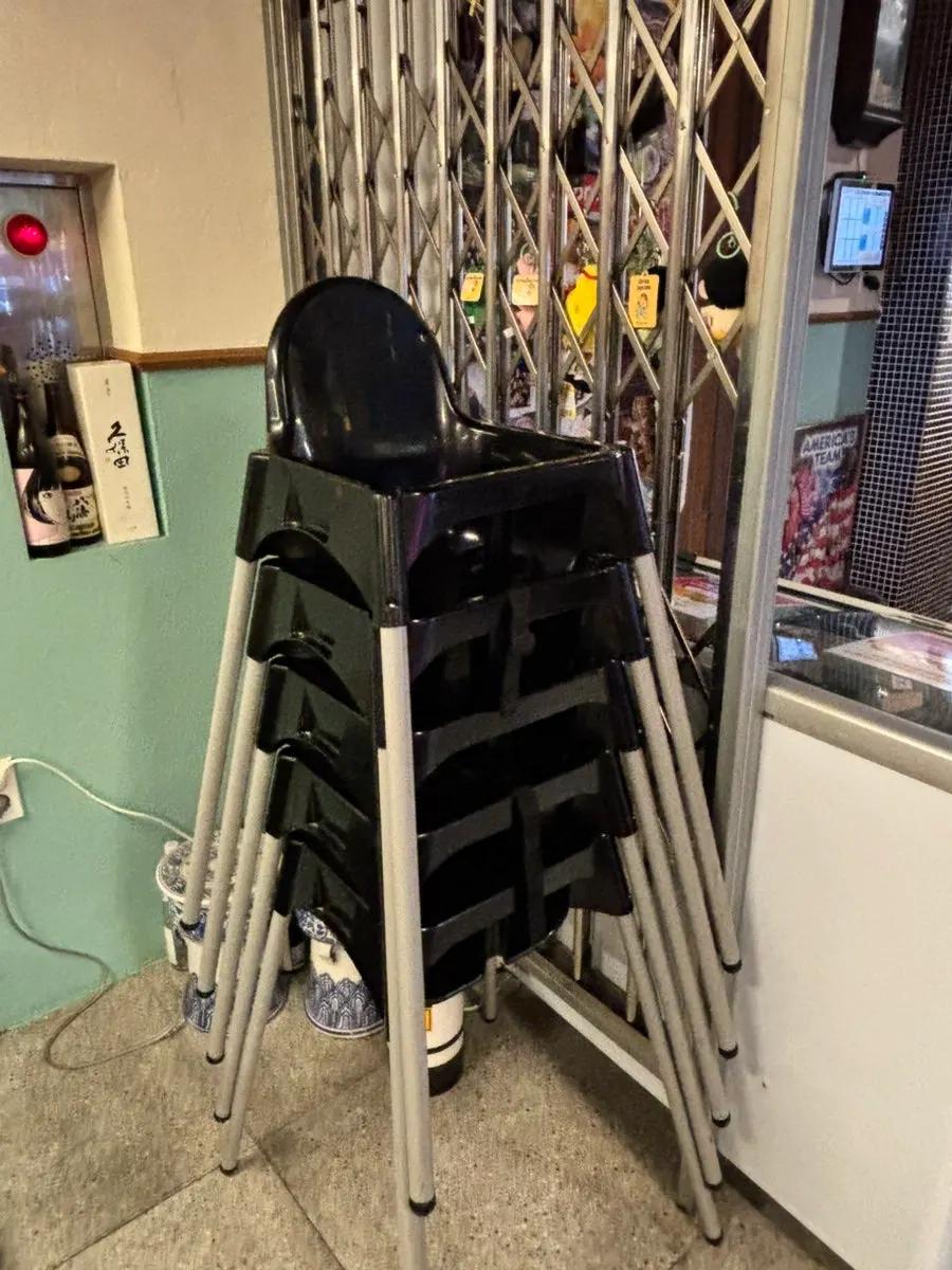 매장에 구비된 아기의자