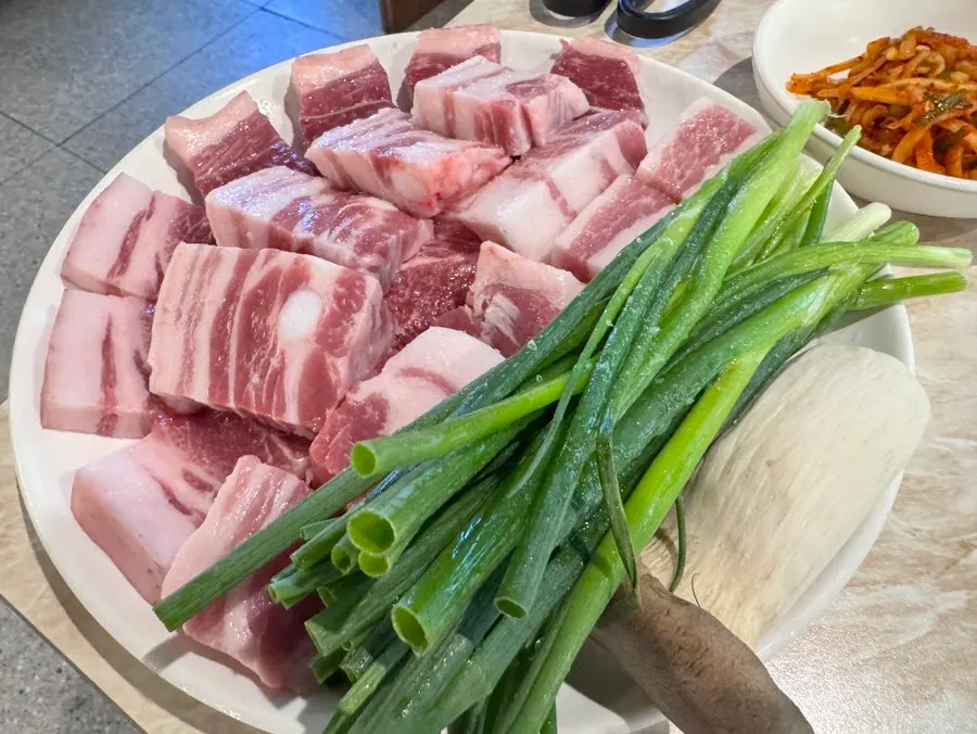 Nanchuk Matdon black pork 600g served on a plate