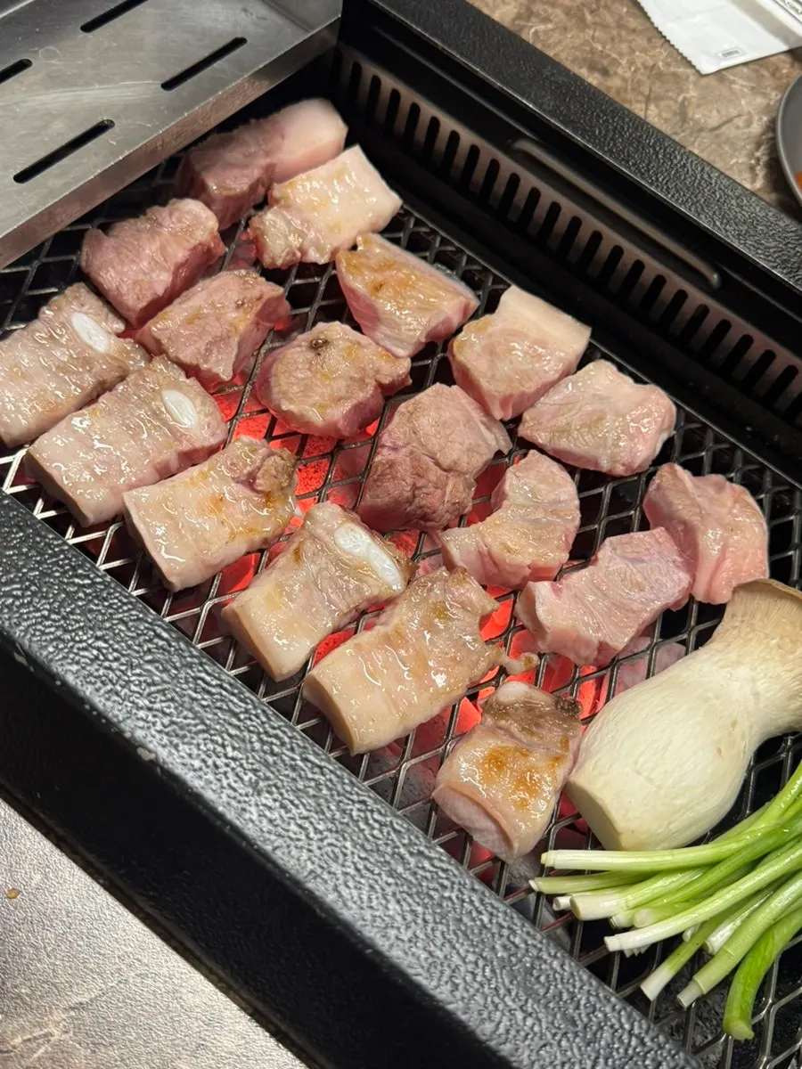 난축맛돈 600g 생고기 한 접시