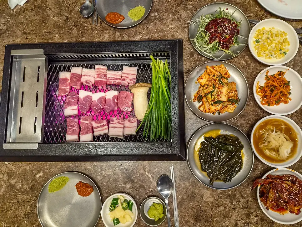 화력 좋은 숯불이 담긴 화로