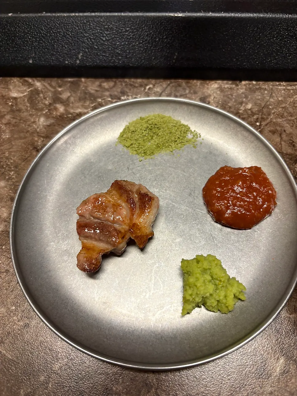 Black pork grilled by staff and placed on the small plate