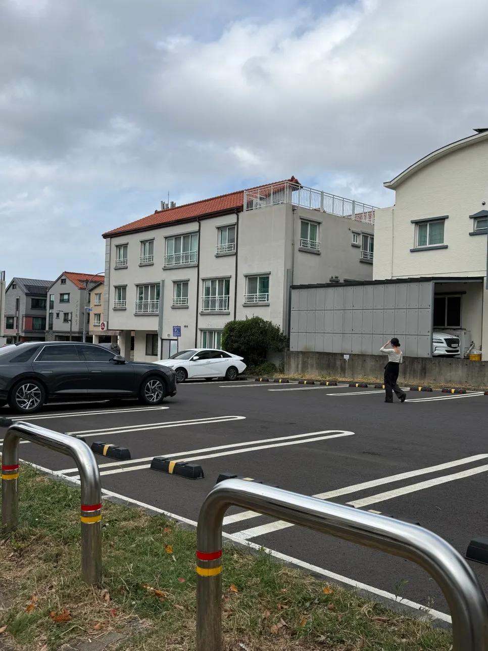 매장 건너편 공영주차장 모습