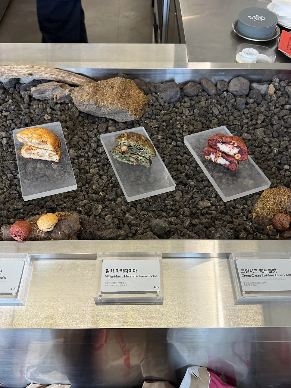 큼직한 르뱅쿠키 진열 모습