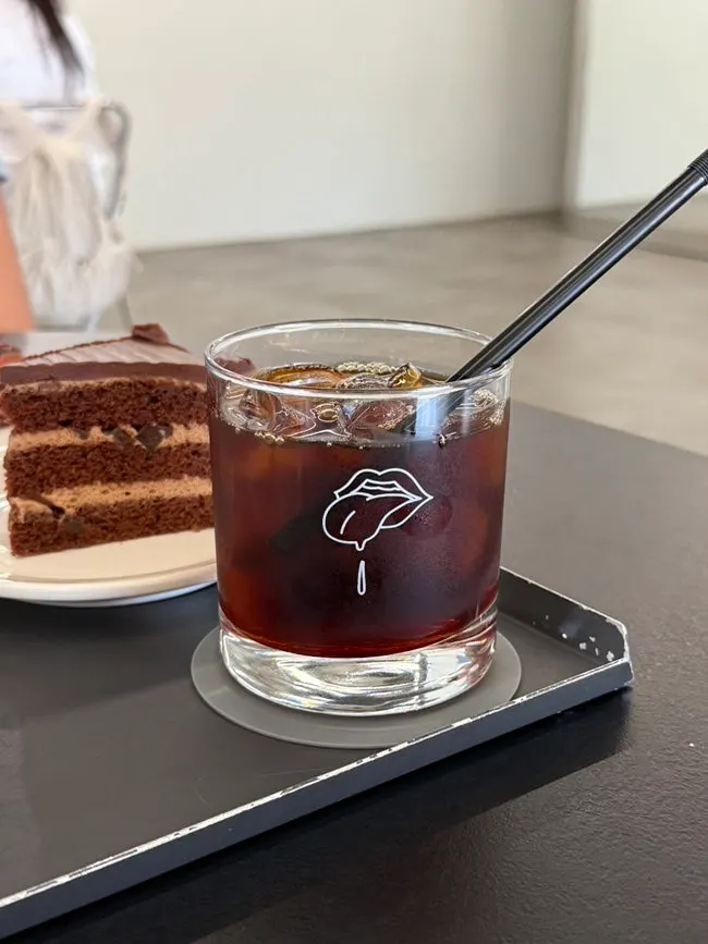 Decaf iced hand-drip coffee