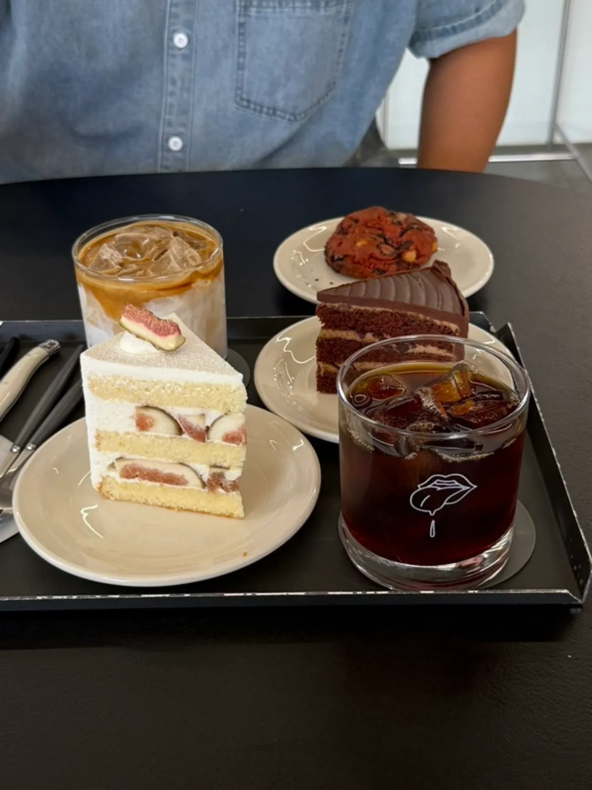 글러트니커피 커피와 케이크