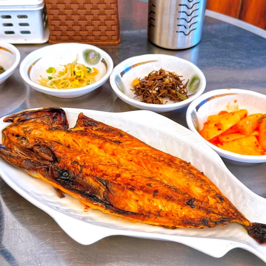 Charcoal-grilled mackerel