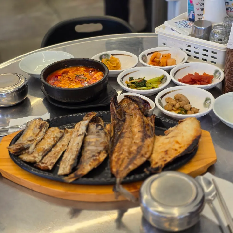 아빠정식·엄마정식·큰아들정식이 적힌 메뉴판