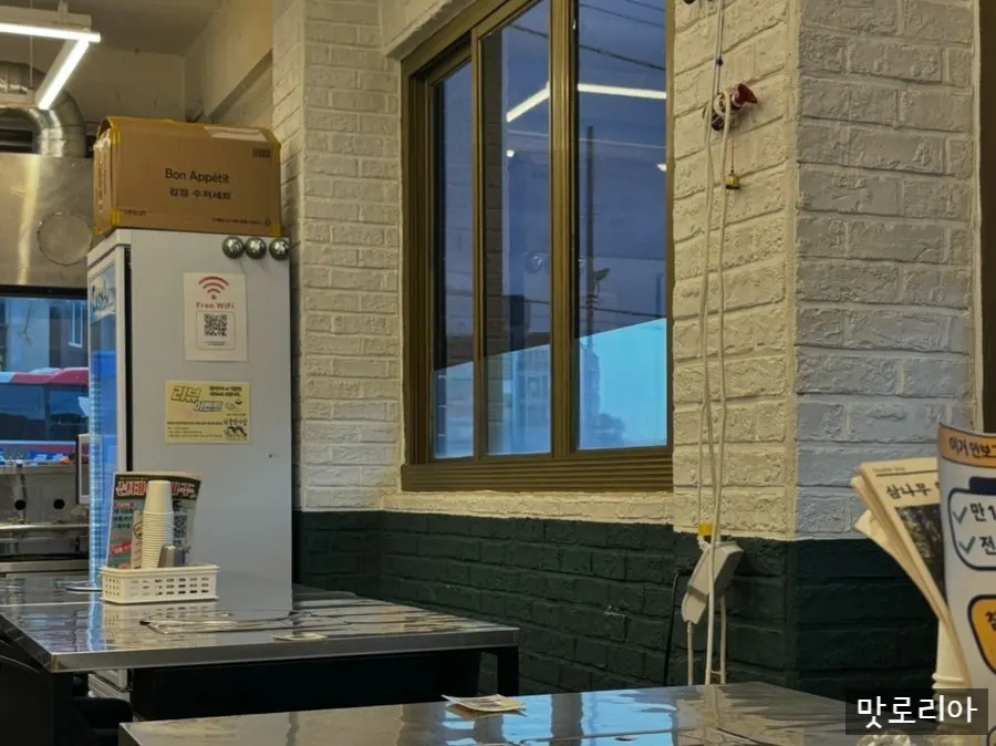 저녁 피크 전 한식당 홀 분위기