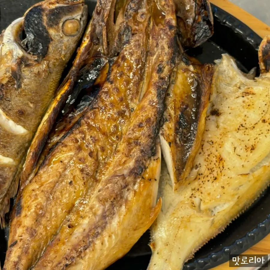 큼직한 생선구이 네 종류 클로즈업