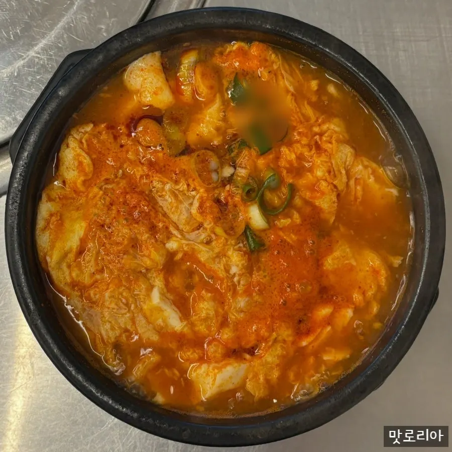 큰아들정식에 나온 얼큰한 순두부찌개