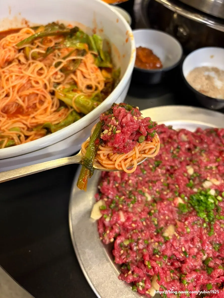 Gat kimchi bibim guksu and yukhoe combination