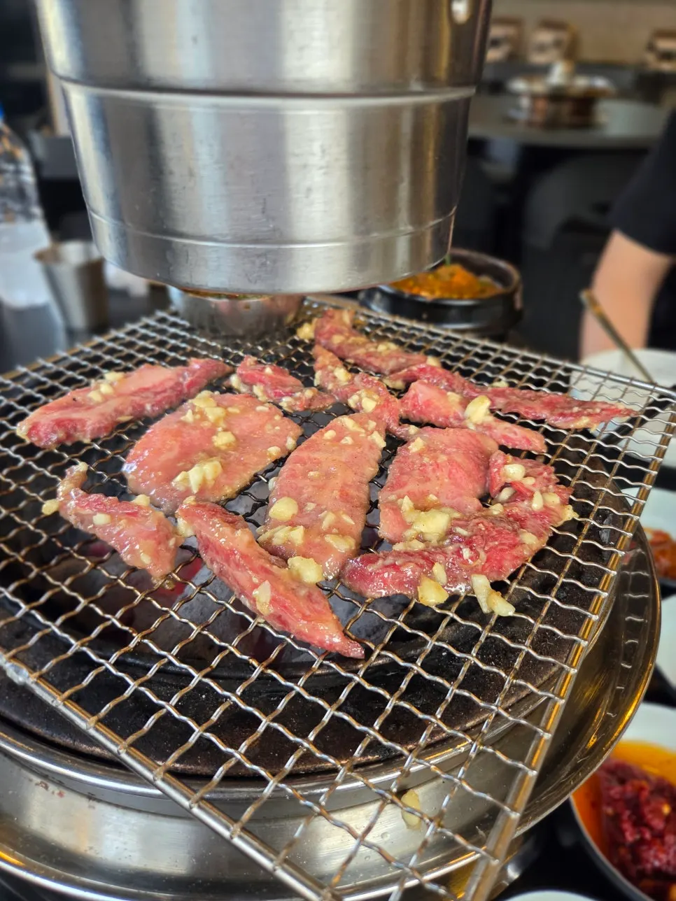 마늘이 듬뿍 올라간 생 마농 갈비살