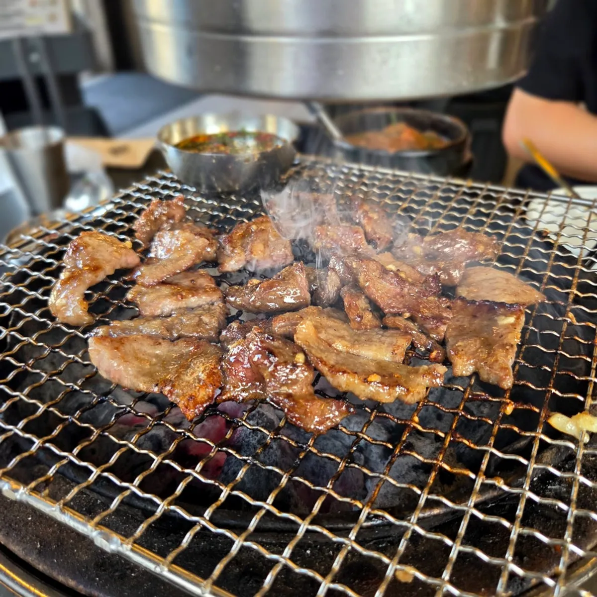 숯불에 구워지는 마농 갈비살